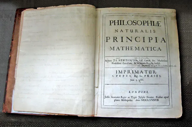 ニュートン自身が所有していた『自然哲学の数学的諸原理』（第二版）、彼自身による修正が書き込まれている。ケンブリッジ・トリニティーカレッジ・レン図書館所蔵